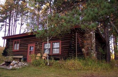 Custer Cabin | Pine Crest- Historic 3 bedroom Log Cabin built in the 1930's by the CCC.