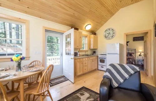 Waldo County Cottage | Pine Grove Cottages : Cottage 7 - Spacious 1 bedroom - Pet Friendly
