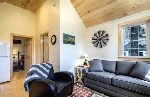 Waldo County Cottage | Pine Grove Cottages : Cottage 7 - Spacious 1 bedroom - Pet Friendly
