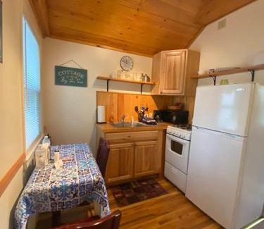 Lincolnville Resort | Pine Grove Cottages