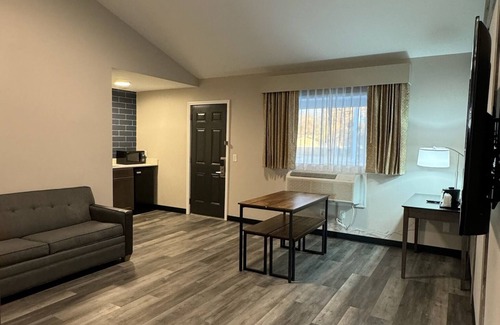 Port Huron Apartment | Pine Grove Executive SuitesnNewly Renovated Extended Stay Port Huron