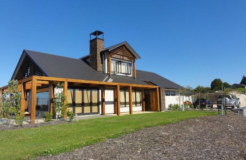 Ruby Bay Bed & Breakfast | Pine Hill Lodge In Vineyard