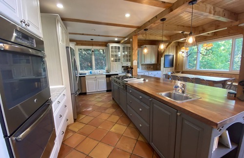 Fairview House | Pine Hollow | An Asheville Luxury Timber-Frame Home w/Hot Tub, Weddings, and More
