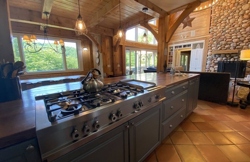 Fairview House | Pine Hollow | An Asheville Luxury Timber-Frame Home w/Hot Tub, Weddings, and More
