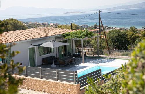 Kontos House | Pine House