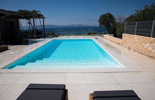 Kontos House | Pine House