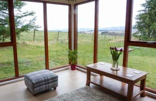 Dingwall Cottage | Pine Lodge
