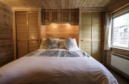 Keswick Cabin | Pine Lodge With Panoramic Fell Views, Keswick, with Private Parking