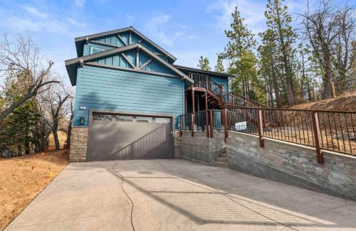 The Village House | Pine Meadow All Seasons Lodge - Luxurious 4 BR, Sleeps 16, Village Area