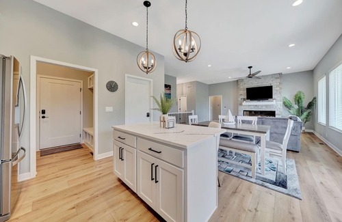 Lincoln House | Pine Meadows Retreat - Pet Friendly