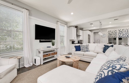 Forest District House | Pine Needles- Sleeps 12 in WaterColor!