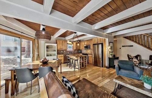 Tahoe Paradise Cabin | Pine Ridge Cabin: Stylish A-Frame - BBQ, Hot Tub, Games
