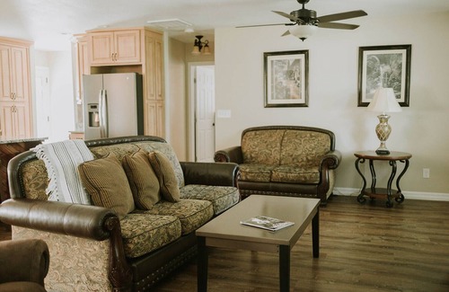 Gulf Hills House | Pine Ridge - close to beach, casinos & downtown Ocean Springs!