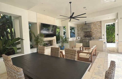 Pine Ridge House | Pine Ridge Estates. Backyard Oasis. Minutes from the beach and downtown Naples