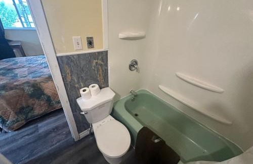 Timmins Hotel | Pine Ridge Motel