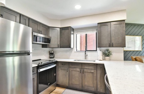 Historic District Condo | Pine Ridge Off-Piste Condo - Ski In, Walk to Downtown!