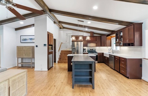 Littleton House | Pine Ridge Paradise: Your Dream Lake House Retreat Awaits