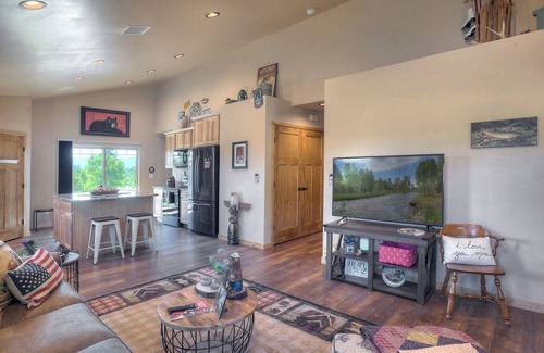 Bayfield Cabin | Pine River Retreat | Cabin on the Pine River, Fishing, Privacy, AC, Near Town