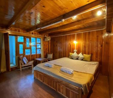 Manali Bed & Breakfast | Pine Tower Inn