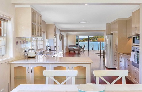 Blackwall House | PINE TREE COTTAGE - WATERFRONT