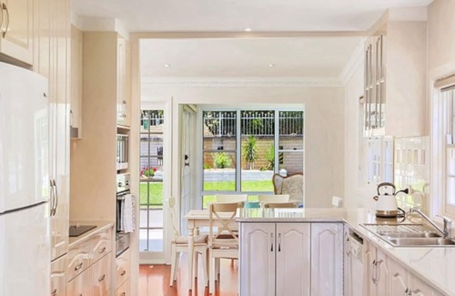 Blackwall House | PINE TREE COTTAGE - WATERFRONT