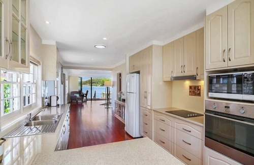 Blackwall House | PINE TREE COTTAGE - WATERFRONT