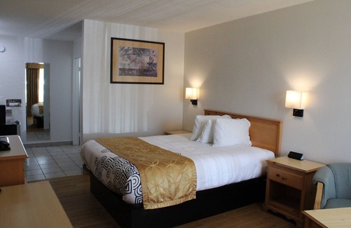 City Center Medford Hotel | Pine Tree Inn