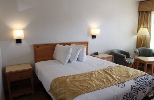City Center Medford Hotel | Pine Tree Inn