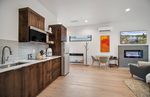 Sunriver Cabin | Pine View Studio with Fireplace & Terrace Retreat