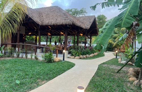 Mahe Island Apartment | Pineapple Beach Villas