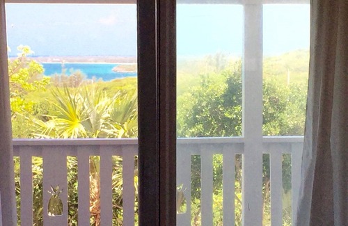 Rainbow Bay Cottage | Pineapple Blues.Big Bang for your Buck