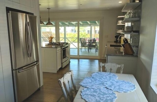 Kings Terrace House | Pineapple Cottage- Pup friendly, 2 bed/2 bath home on south end of SSI