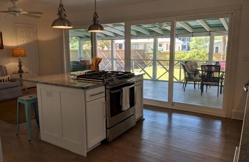 Kings Terrace House | Pineapple Cottage- Pup friendly, 2 bed/2 bath home on south end of SSI