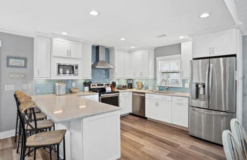 Ocean Isle Beach House | Pineapple Paradise - Private Pool, Crows Nest, 2 minutes to beach