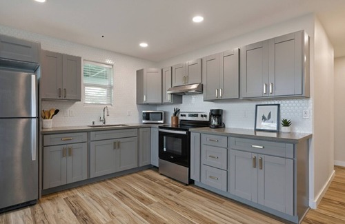 Kahuku House | "Pineapple Perch" | Fully Renovated | A/C in Every Room