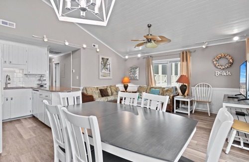 Holden Beach House | 'Pineapple Plantation East' - Pet Friendly Oceanfront Duplex, 4 Bedrooms/2 Bathrooms