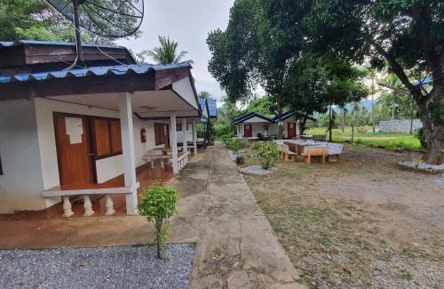 Sam Roi Yot Hotel | pineapple resort