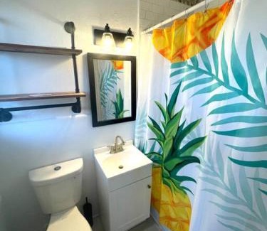 Bridgeport Heights Apartment | Pineapple Shores Retro Motel 9