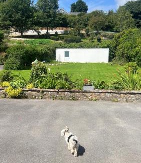 Killybegs House | PINEBROOK House double bed Small En-suite Free Parking