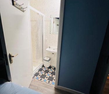 Killybegs Bed & Breakfast | PINEBROOK House Double bed Small En-suite room beautiful garden