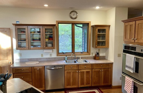 Davis House | Pinebrook Retreat - Relaxation and adventure all year long!