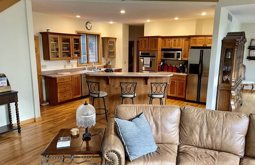 Davis House | Pinebrook Retreat - Relaxation and adventure all year long!