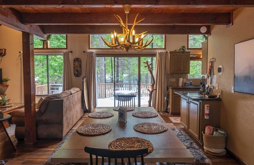 Dorrington Cabin | Pinecone Cottage Hot Tub Ski Bear Valley, Espresso, Pellet Stove, A/C