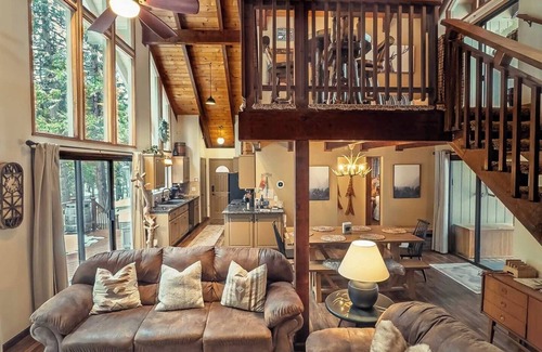 Dorrington Cabin | Pinecone Cottage Hot Tub Ski Bear Valley, Espresso, Pellet Stove, A/C
