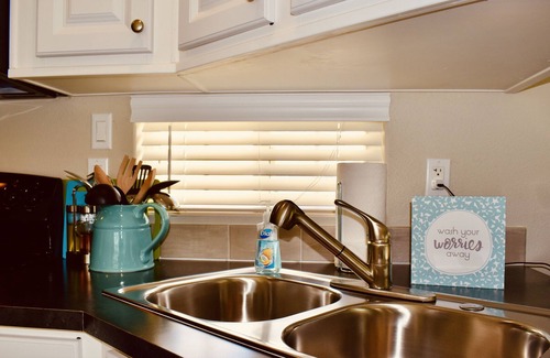 Southgate Cottage | Pinecraft Tiny Home 2 - New, Cozy & Clean