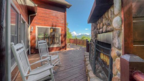 Blue Ridge House | Pinecrest Lodge - Views in Aska Adventure Area