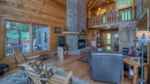 Blue Ridge House | Pinecrest Lodge - Views in Aska Adventure Area