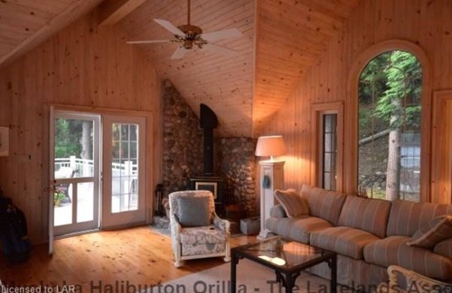 Muskoka Lakes Cottage | "Pinecrest" on Pine Island, Lake Muskoka,Ontario