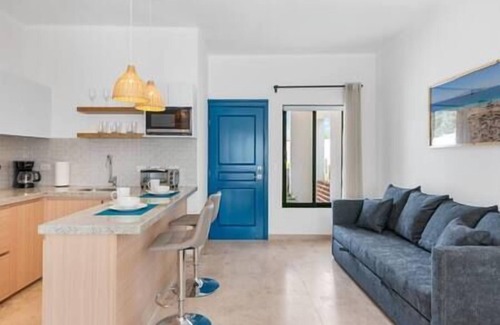 La Paz Apartment | Pineda Suite #101 TWO blocks from The Malecón