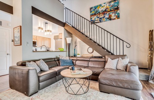 Lake Forest Cabin | Pinegrove by Avantstay Beautiful Villas Condo Just Outside Tahoe City!
